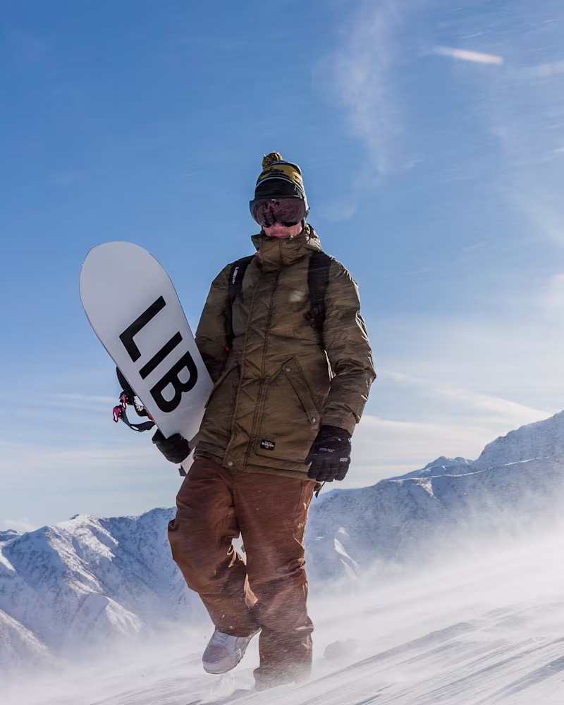 Review Ultrawall Ski & Snowboard Racks Alex T, Snowboarder